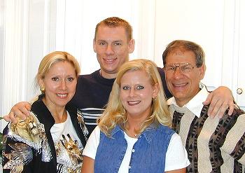 family.jpg (22116 bytes)